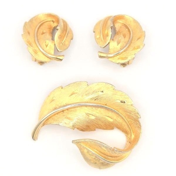 Vintage 1980s Jj Gold Tone Leaf Brooch And Matching Clip On Earrings Set Signed 18$